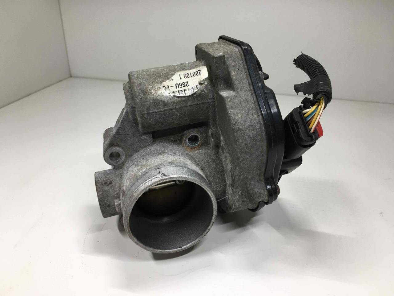 заслонка дроссельная Ford Focus 2 поколение 2008, 1.6 л., i, бензин, МКПП, передний привод, VP4F9U9E928BC - фото №1