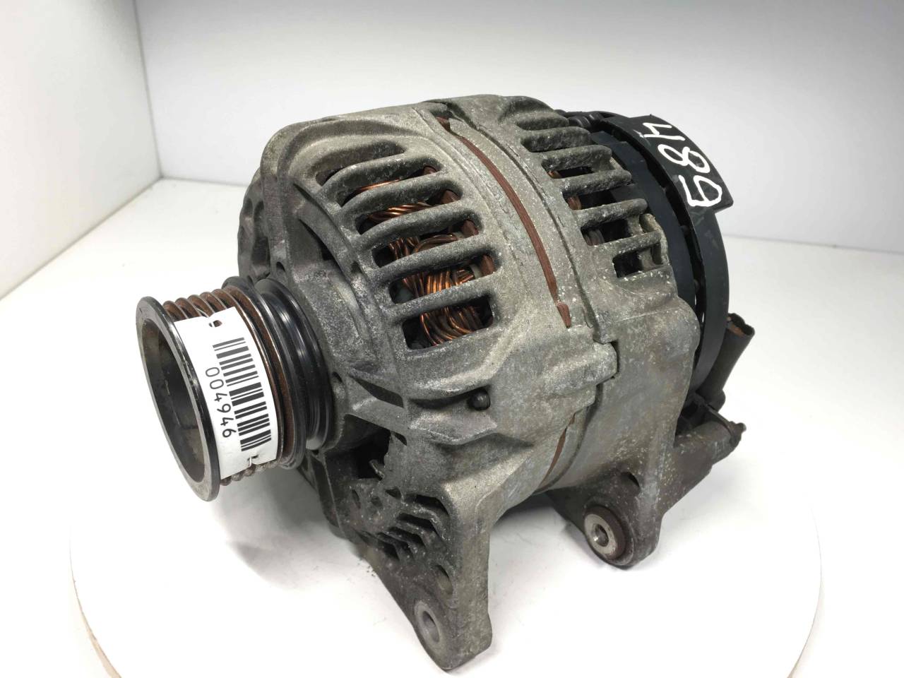 генератор Volkswagen Golf 4 поколение 2001, 1.6 л., i, бензин, 0124325003, 028903028D - фото №1