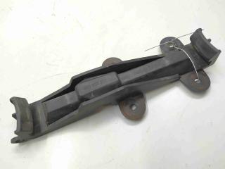 Крепление бампера переднего Audi 80 B3 1987, 1.8 л., бензин, МКПП, седан, передний привод, 893807253