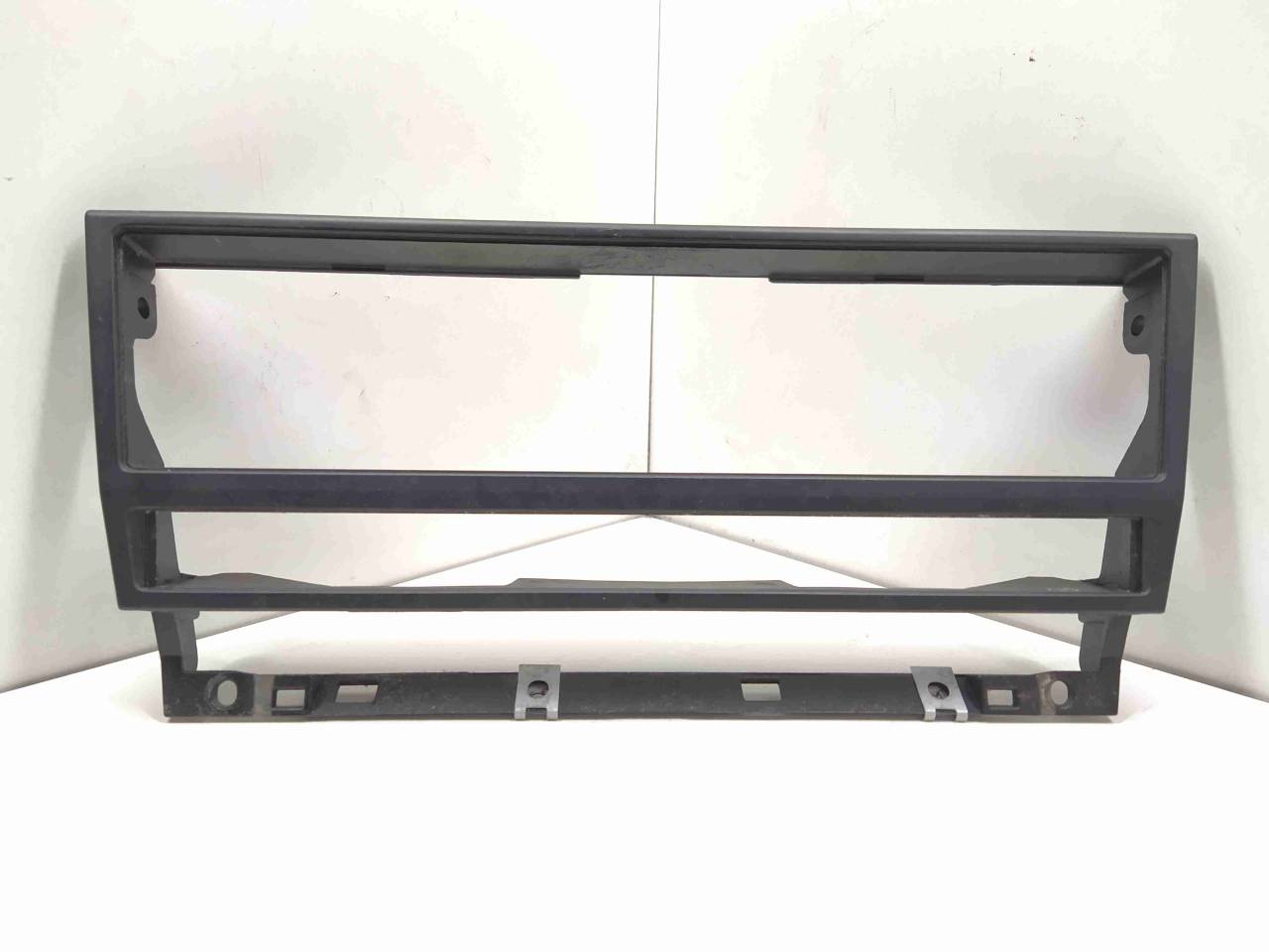 рамка блока управления климой BMW 5 серия E39 1999, 2.5 л., i, бензин, МКПП, седан, задний привод, 51168247302, 8247302 - фото №1