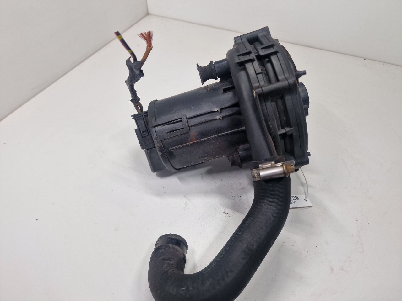 насос продувки катализатора BMW 3 серия E46 2000, 2.5 л., i, бензин, МКПП, задний привод, 1715293, 11721715293 - фото №1