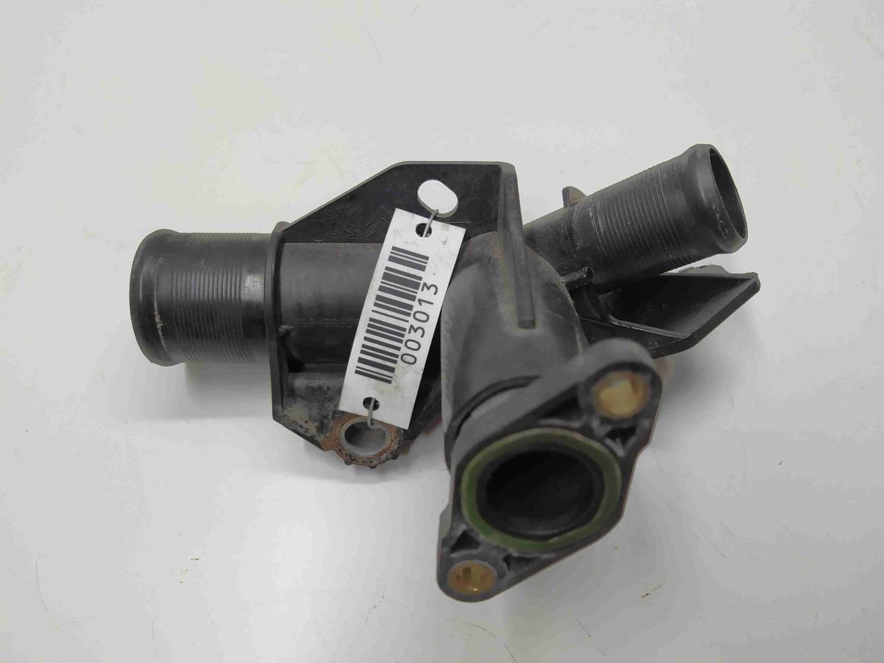 фланец (тройник) системы охлаждения Citroen C4 1 поколение 2012, 1.6 л., HDi, дизель, МКПП, передний привод, 9684589080 - фото №1