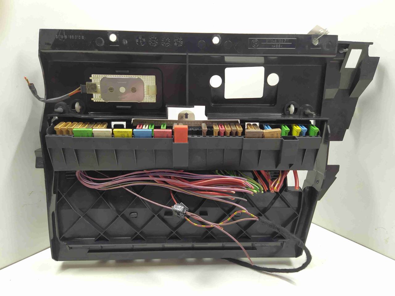 блок предохранителей BMW 5 серия E39 1999, 2.5 л., i, бензин, МКПП, седан, задний привод, 51168159711, 8159711 - фото №1