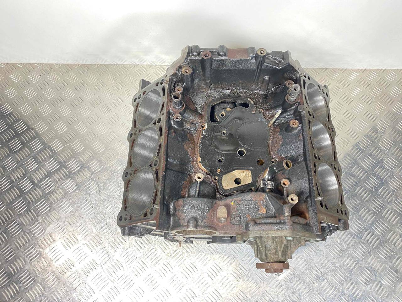 блок цилиндров Audi A6 4F/C6 2007, 3.0 л., TDi, дизель, АКПП, полный привод, BMK, 059103021AL - фото №1