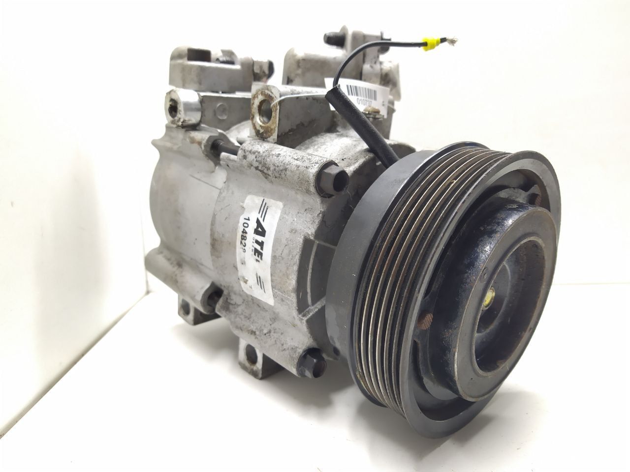 компрессор кондиционера Hyundai Tucson 1 поколение 2005, 2.0 л., CRDi, дизель, АКПП, полный привод, 977012D200, 977012E100, 9770126200, HS18, KCH1104 - фото №1