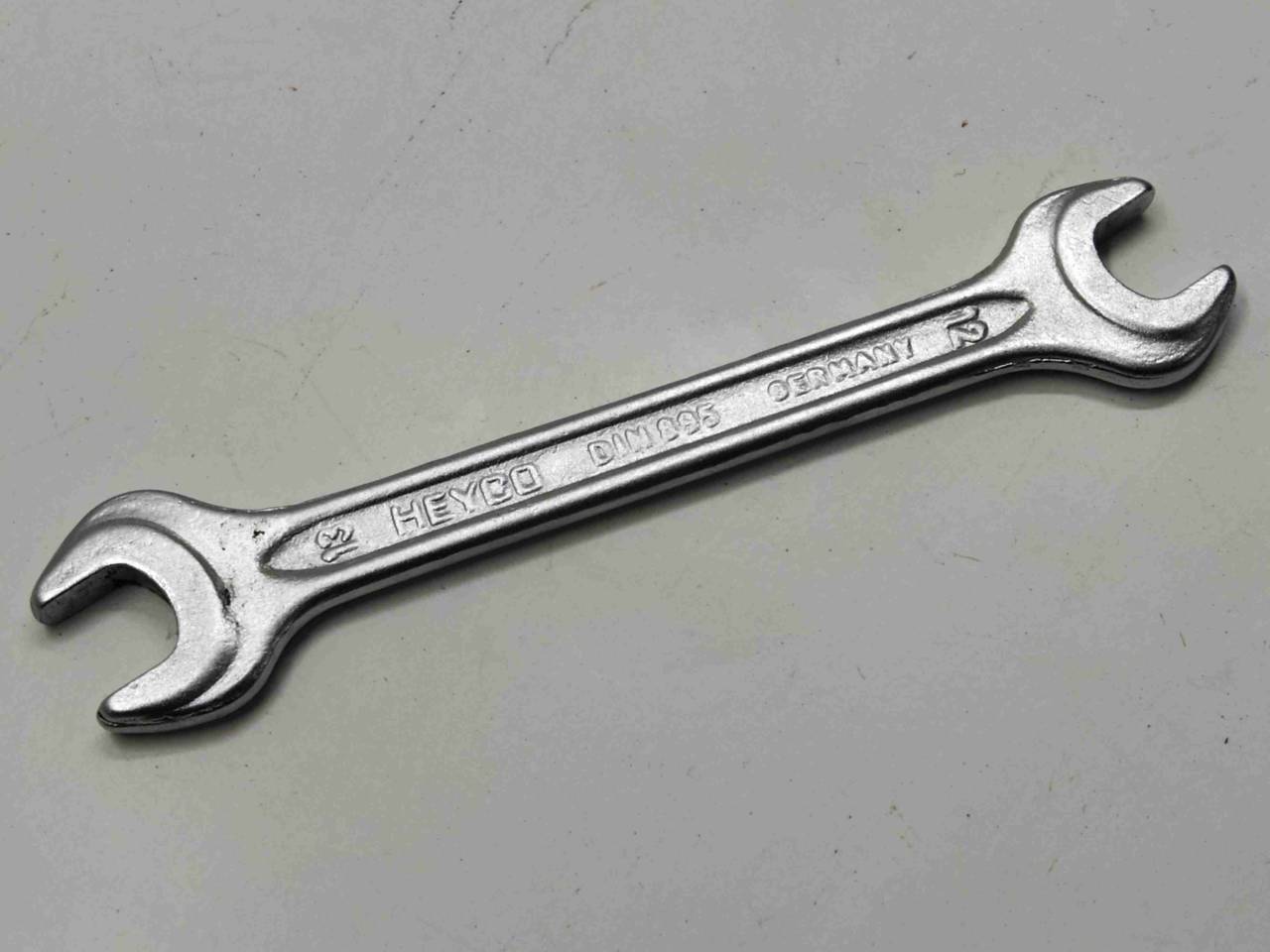 ящик под инструменты BMW 5 серия E39 1999, 2.5 л., i, бензин, МКПП, седан, задний привод, 71111126148, 1126148 - фото №1