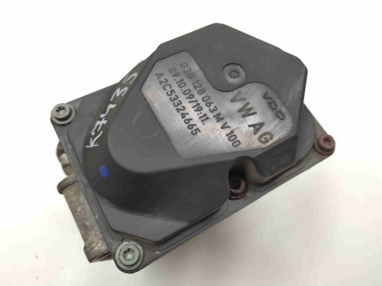 заслонка дроссельная Volkswagen Caddy 3 поколение 2010, 1.9 л., TD, дизель, МКПП, передний привод, 03G128063M - фото №1