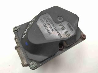 заслонка дроссельная Volkswagen Caddy 3 поколение 2010, 1.9 л., TD, дизель, МКПП, передний привод, 03G128063M