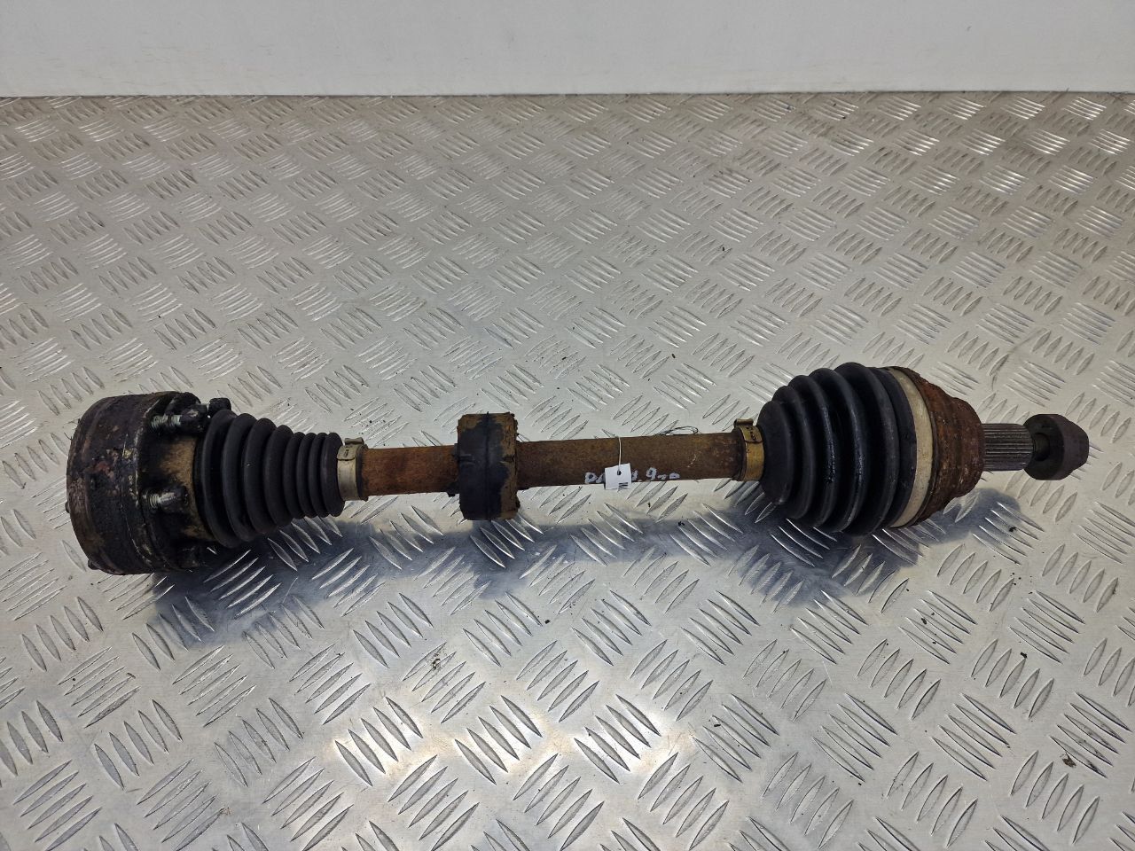 полуось передняя левая (приводной вал, ШРУС) Volkswagen Passat B6 2007, 1.9 л., TD, дизель, МКПП, передний привод, - - фото №1