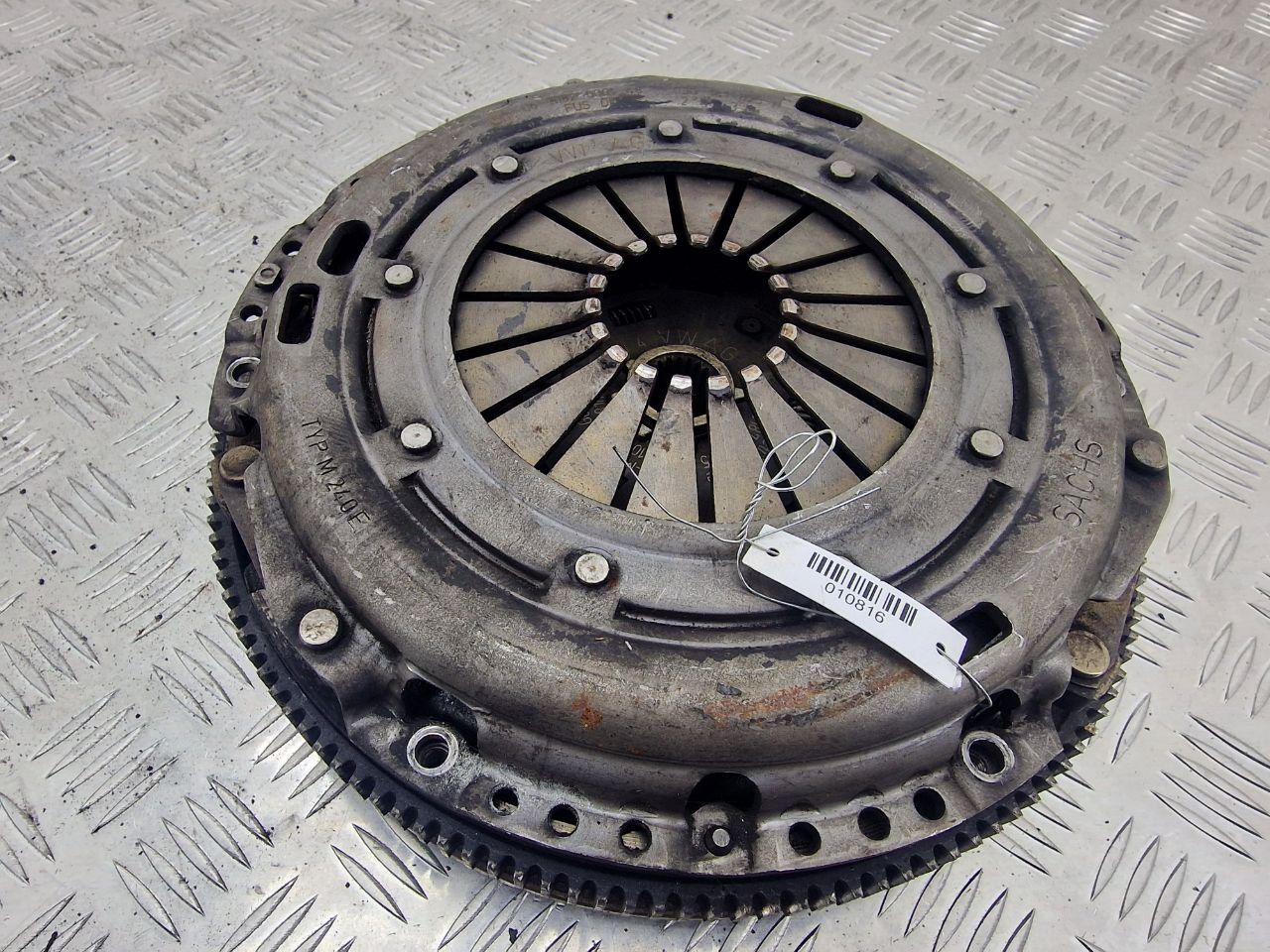 маховик Volkswagen Passat B6 2007, 2.0 л., дизель, 03G141031G, 03G105266B, 03G141025 - фото №1