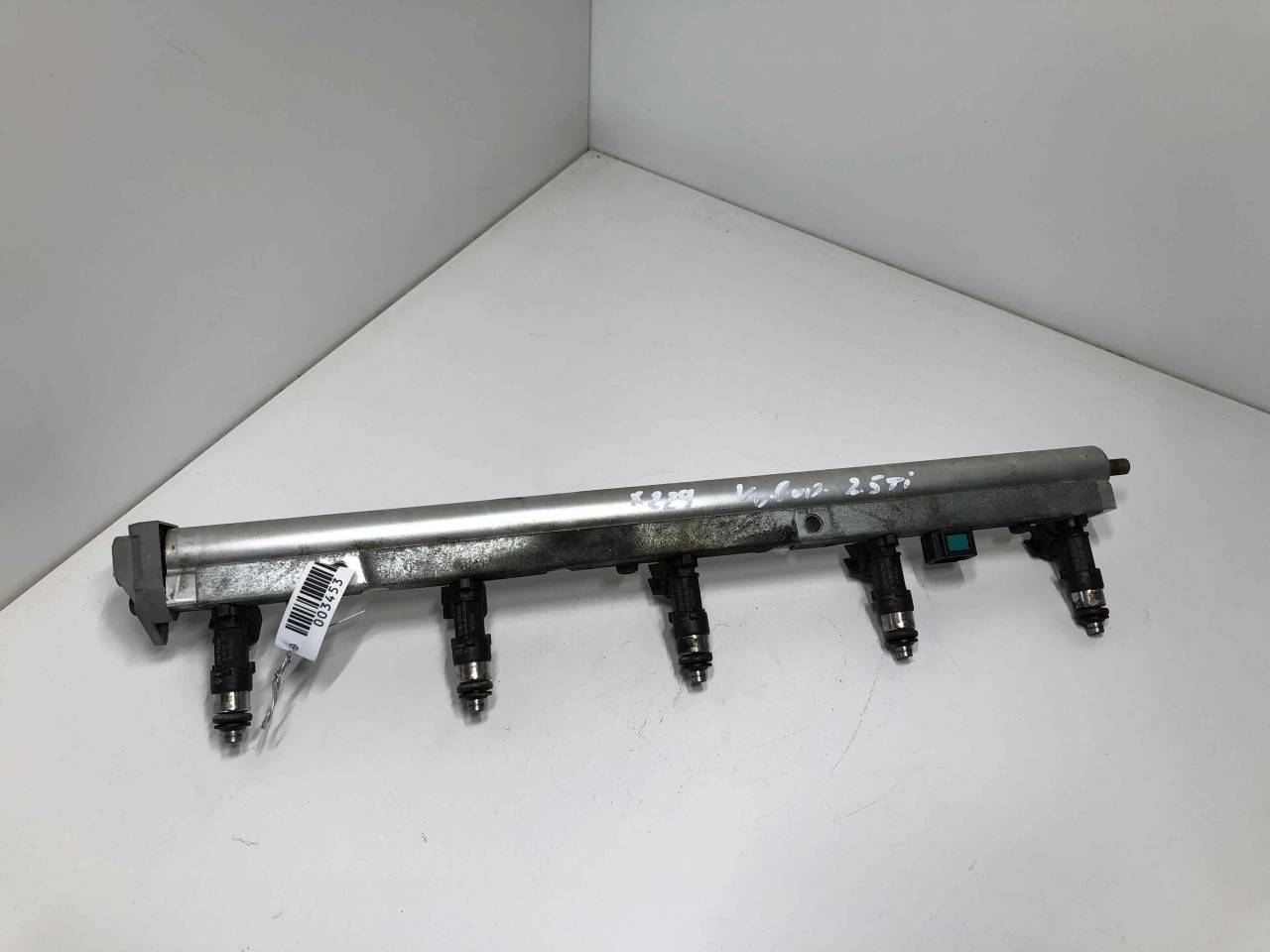 форсунка Volvo V50 1 поколение 2004, 2.5 л., Ti, бензин, МКПП, передний привод, 0280158096, 30757534, 0261230110 - фото №1