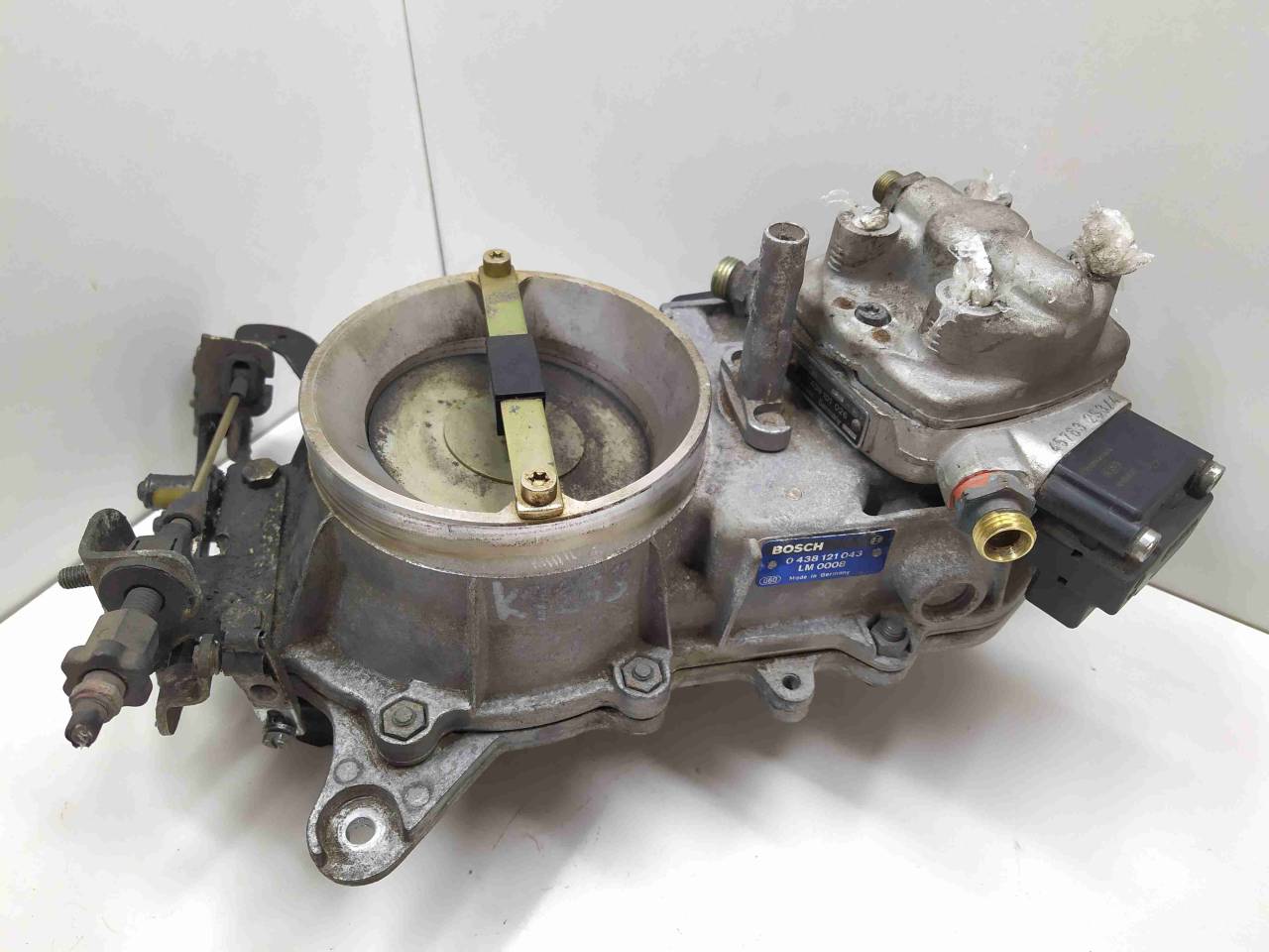 распределитель впрыска (инжектор) Mercedes-Benz 190 1 поколение 1991, 2.0 л., i, бензин, МКПП, задний привод, 0438101026, 0438121043, 1021410545 - фото №1