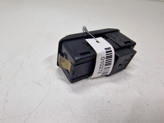 кнопка открывания люка BMW 5 серия E39 1997, 2.0 л., i, бензин, МКПП, седан, задний привод, 8352182, 61318352182