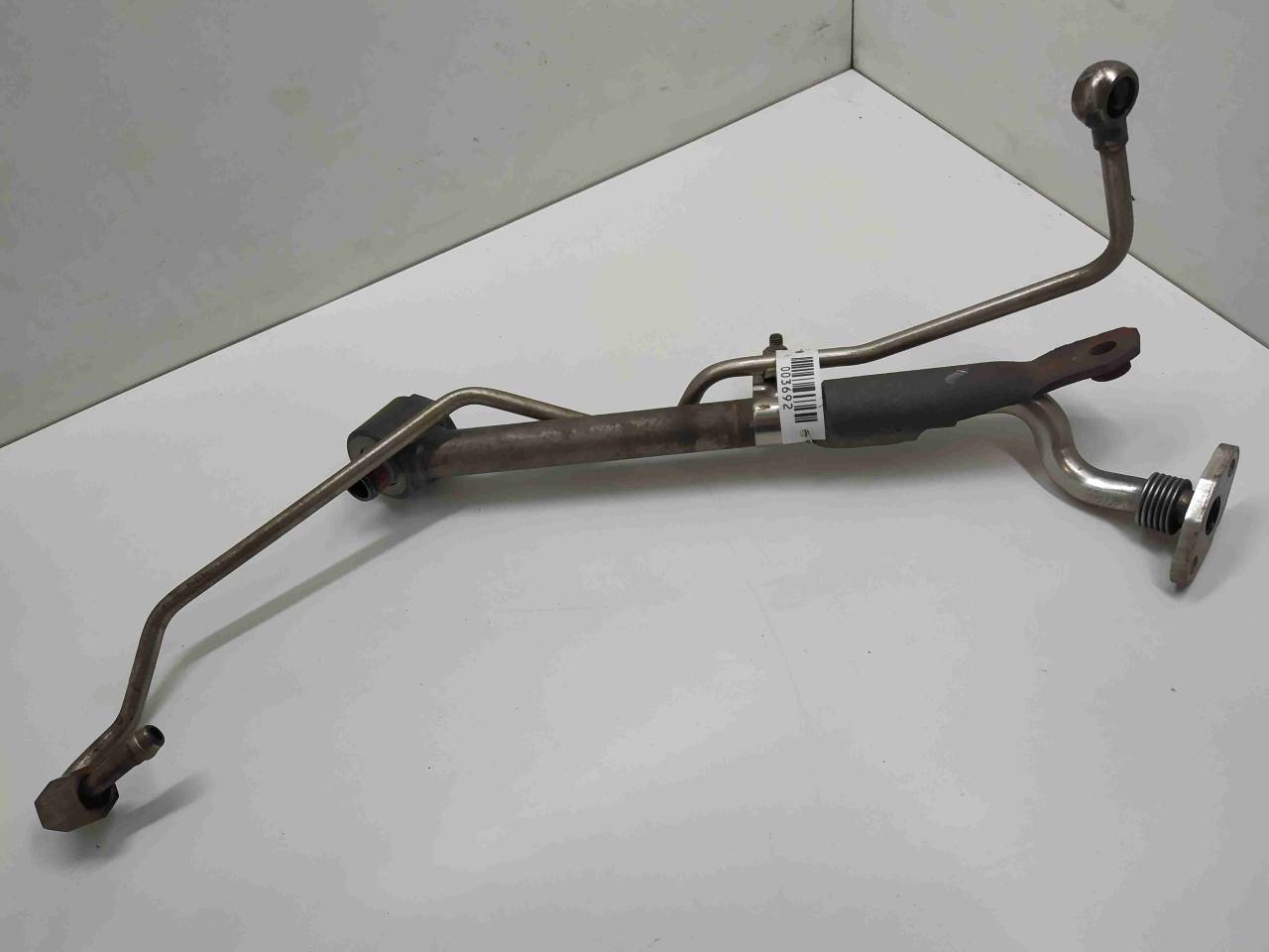 масляная трубка турбины SEAT Ibiza 4 поколение 2012, 1.6 л., TD, дизель, МКПП, передний привод, 03L145535A - фото №1