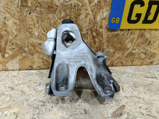 кронштейн двигателя BMW X5 F15 2014, 3.0 л., дизель, АКПП, коричневый, внедорожник 5 дв., полный привод, 6864614