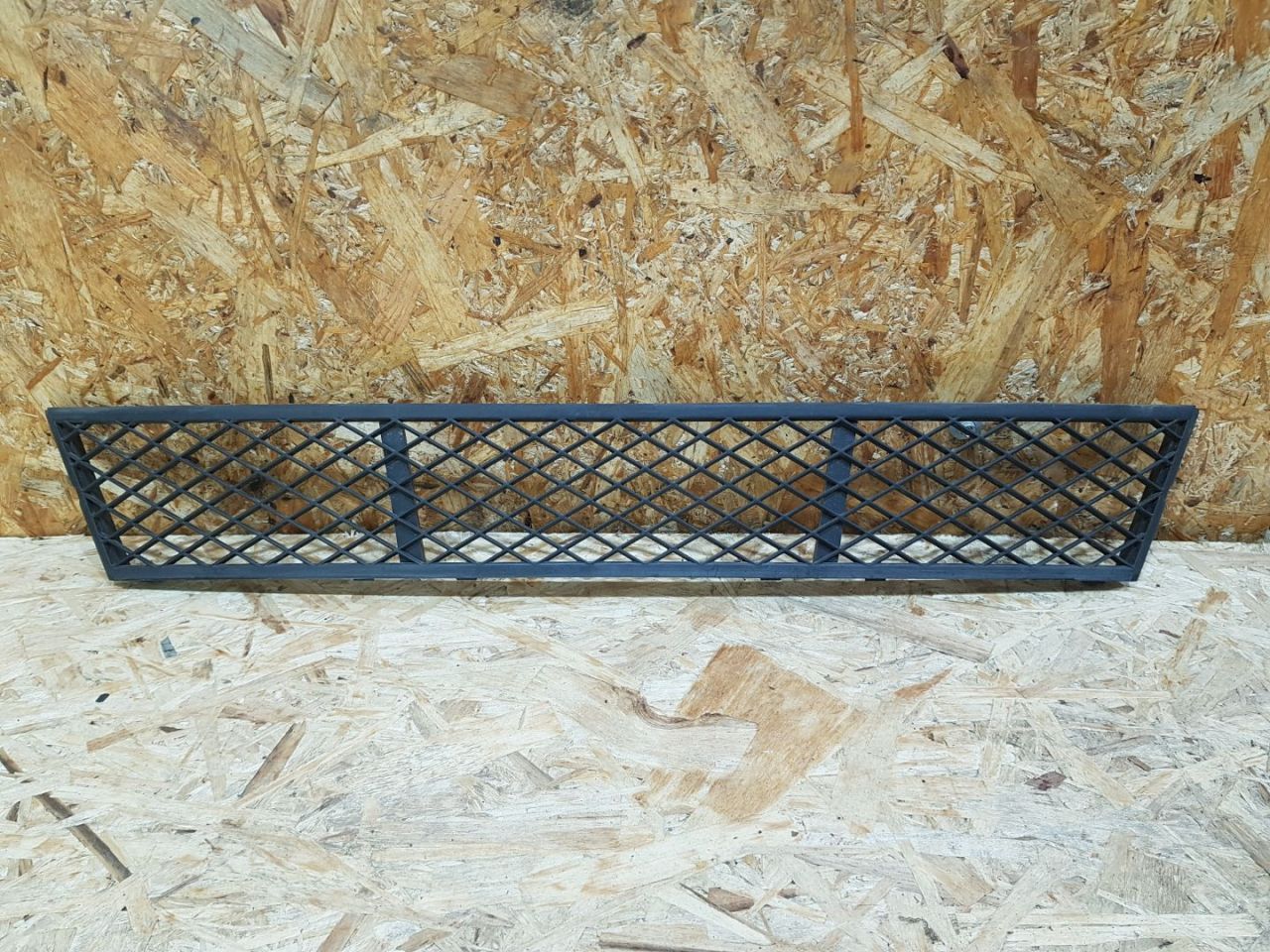 заглушка (решетка) в бампер BMW 5 серия F07/F10/F11 F11 2011, 3.0 л., дизель, АКПП, черный, универсал, задний привод, 7285950, 51117285950, 51117200693, 7200693 - фото №1