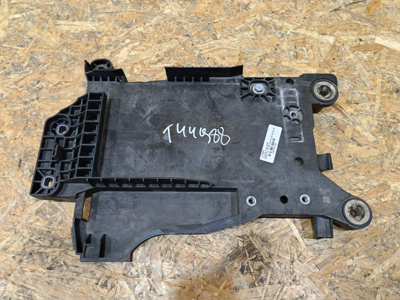 полка аккумулятора BMW X1 F48 2016, 2.0 л., дизель, АКПП, белый, внедорожник 5 дв., передний привод, правый руль, 7641798, 61217641798 - фото №1