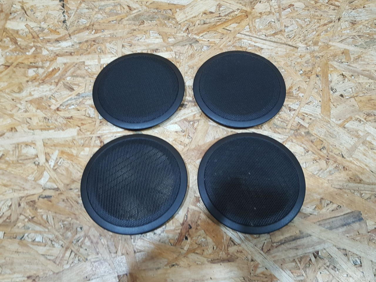 сетка на динамик BMW 3 серия F30/F31/F34 F30 2014, 2.0 л., дизель, МКПП, седан, полный привод, правый руль, 7260067 - фото №1