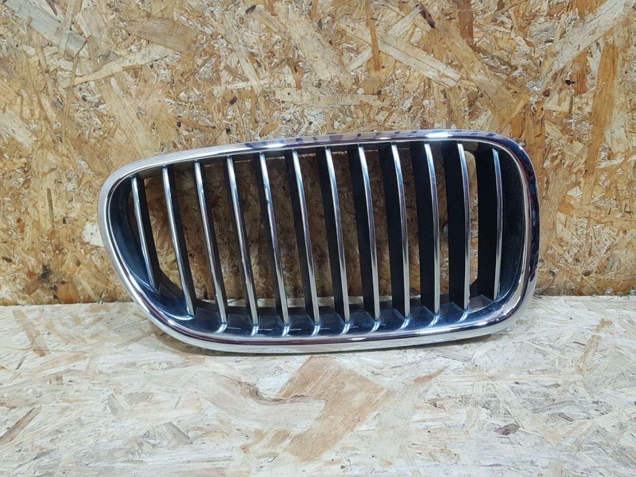 решетка радиатора BMW 5 серия F07/F10/F11 F11 2011, 3.0 л., дизель, АКПП, черный, универсал, задний привод, 7200728, 51137200728, 51137203650, 7203650 - фото №1