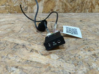 разъем AUX / USB BMW X5 E70 [рестайлинг] E70 2011, 4.0 л., дизель, АКПП, внедорожник 5 дв., полный привод, правый руль, 84109237653, 9237653, 61319129652, 9129652, 51169138500, 9138500