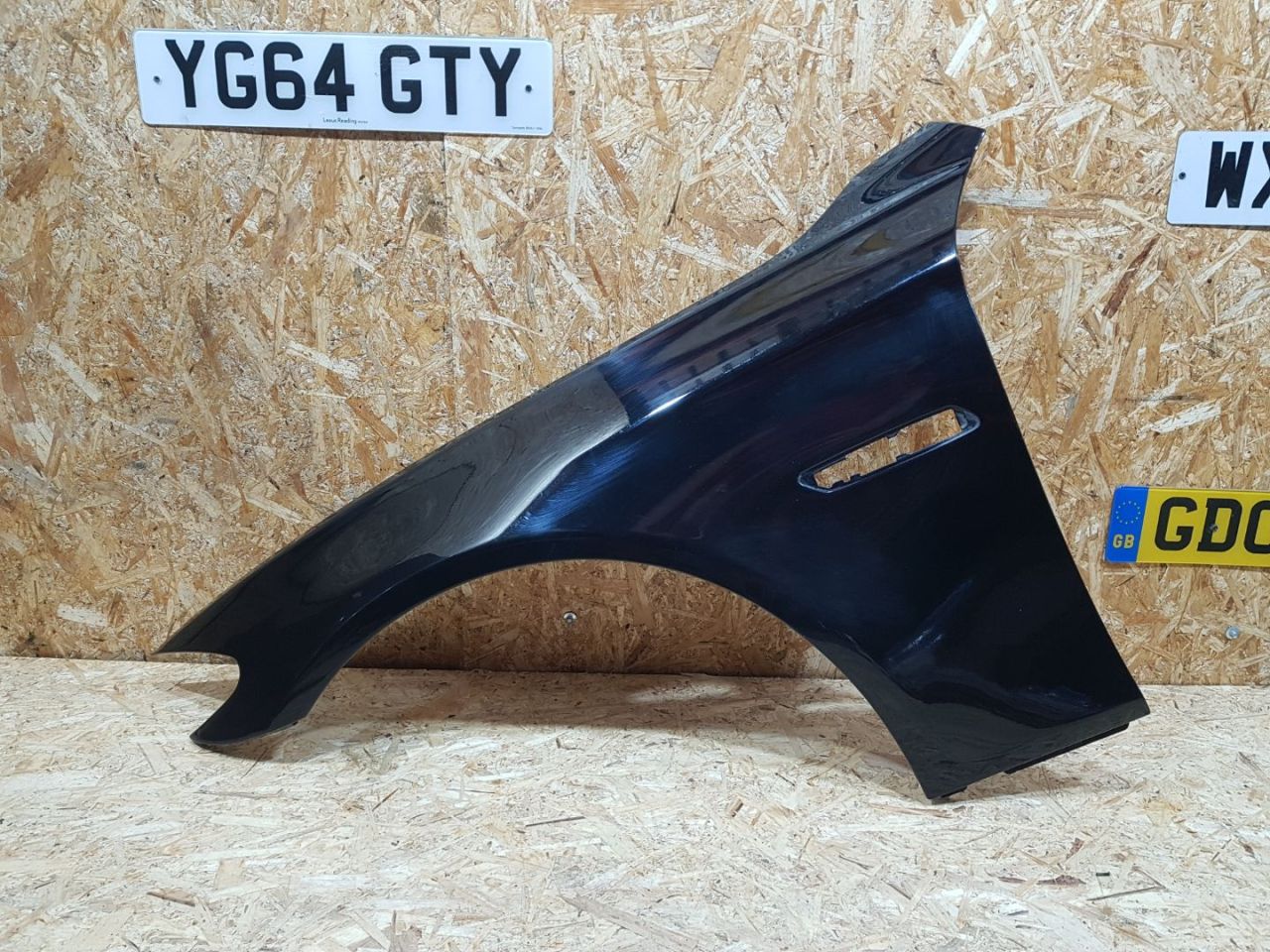 крыло переднее левое BMW 5 серия F07/F10/F11 F11 2011, 3.0 л., дизель, АКПП, черный, универсал, задний привод, 41357248659, 7207201, 7248659, 41357207201 - фото №1