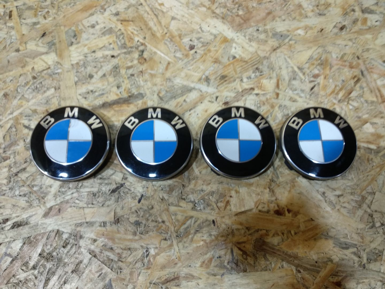 колпачок литого диска BMW 3 серия F30/F31/F34 F30 2014, 2.0 л., дизель, АКПП, черный, седан, полный привод, правый руль, 6783536, 36136783536, 36136768640, 6768640, 36131095361, 1095361, 36131180419, 1180419 - фото №1