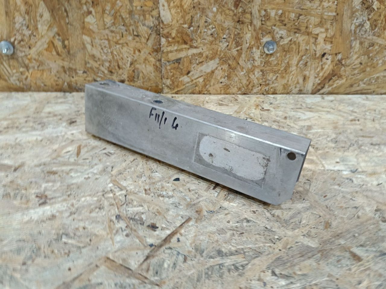 кронштейн передней панели (телевизора) BMW 5 серия F07/F10/F11 F11 2011, 3.0 л., дизель, АКПП, черный, универсал, задний привод, 7158873, 51117158873 - фото №1