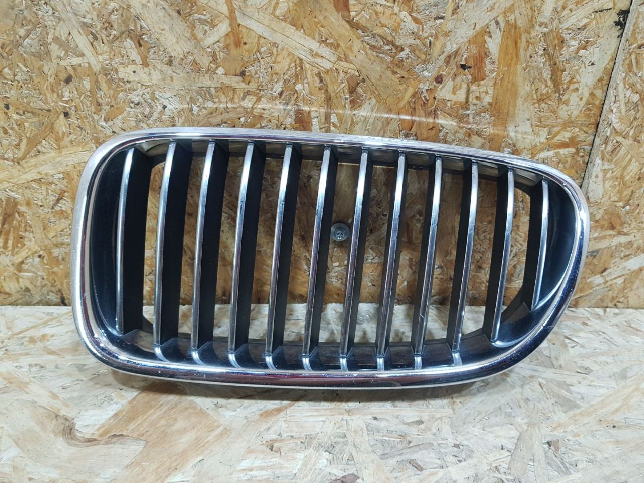 решетка радиатора BMW 5 серия F07/F10/F11 F11 2011, 3.0 л., дизель, АКПП, черный, универсал, задний привод, 7200727, 51137200727, 51137203649, 7203649 - фото №1