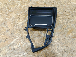 подстаканник BMW 4 серия F32/F33 F33 2015, 2.0 л., бензин, МКПП, черный, кабриолет, задний привод, правый руль, 105495994