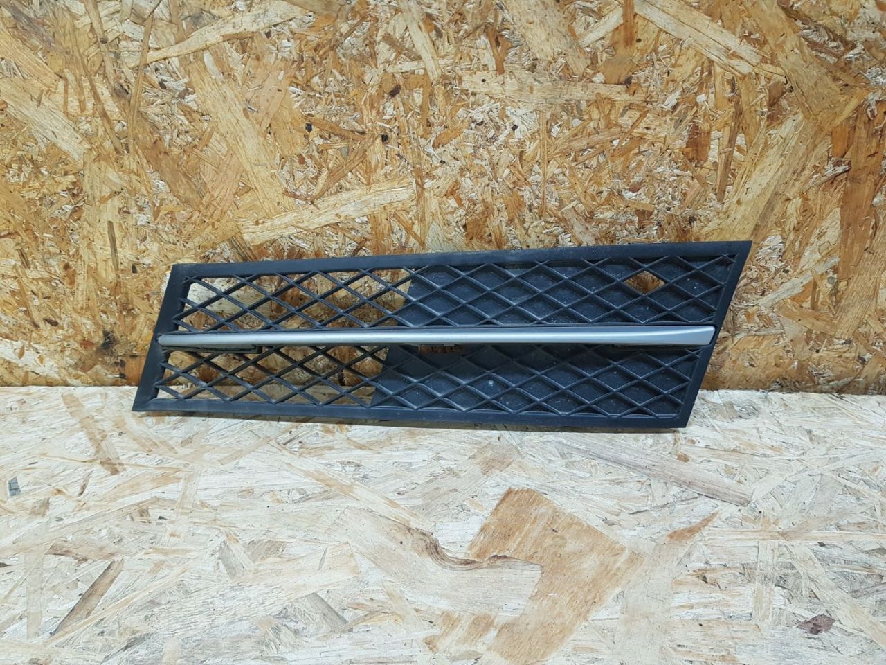 решётка бампера боковая левая BMW 5 серия F07/F10/F11 F11 2011, 3.0 л., дизель, АКПП, черный, универсал, задний привод, 7200699, 51117200699 - фото №1