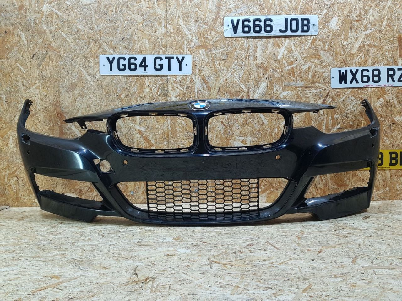 бампер передний BMW 3 серия F30/F31/F34 F30 2013, 3.0 л., дизель, АКПП, черный, седан, задний привод, правый руль, 8055179, 51118067943, 8067943, 51118055822, 8055822 - фото №1