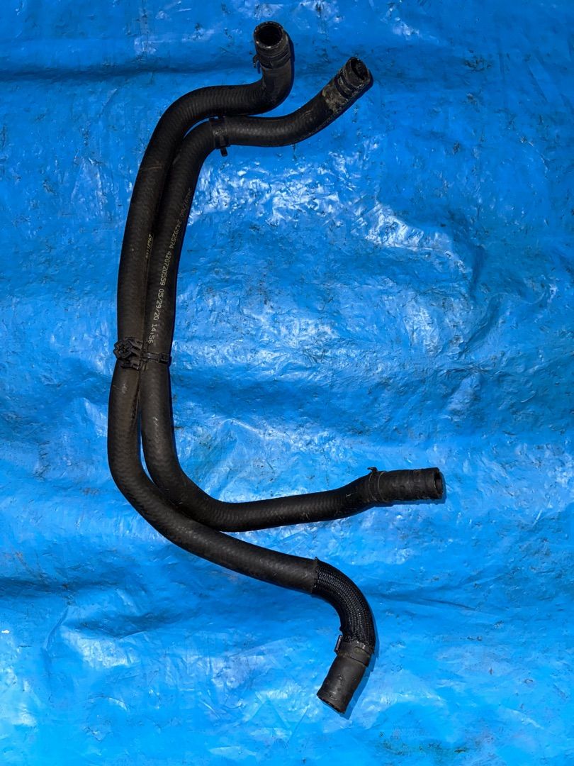 патрубок радиатора Chevrolet TrailBlazer 3 поколение 2020, 1.3 л., бензин, вариатор, черный, внедорожник 5 дв., передний привод, 24297760 - фото №1