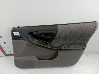обшивка двери передняя правая Subaru Forester 1 поколение (SF) 1998, 2.0 л., МКПП, внедорожник 5 дв.