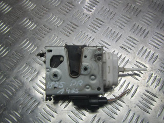 замок двери передней правой Audi A4 B5 1998, 1.6 л., МКПП, седан, 8D1837016F