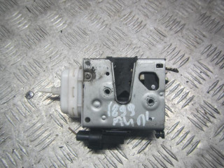замок двери передней левой Audi A4 B5 1996, 1.6 л., МКПП, седан, 8D1837015F