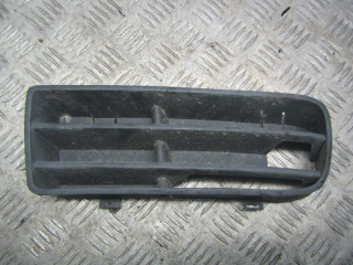 заглушка (решетка) в бампер Volkswagen Golf 4 поколение 2002, 1.6 л., МКПП, хетчбэк 5 дв., 1J0853665B