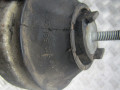 подушка крепления двигателя Volkswagen Passat B5 1999, 8D0199379J - фото №2