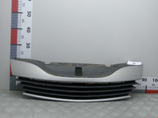 решетка радиатора Renault Laguna 2 поколение 2001, 1.6 л., МКПП, хетчбэк 5 дв., 8200012581B