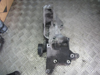 кронштейн генератора Volkswagen Passat B7 2011, 2.0 л., 03L903139D