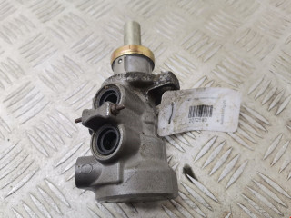 цилиндр тормозной главный Ford Focus 1 поколение 2001, 1.6 л., МКПП, универсал, 21030399