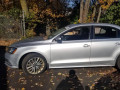 петля крышки багажника Volkswagen Jetta 6 поколение [рестайлинг] 2016, 1.8 л., АКПП, седан, 5C6827302D - фото №9