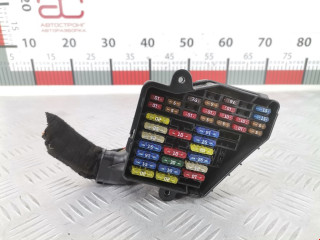 блок предохранителей Volkswagen Golf 4 поколение 2002, 1.4 л., МКПП, хетчбэк 3 дв., 8D1941824
