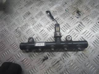 топливная рампа Peugeot 307 1 поколение 2002, 2.0 л., 9658227880