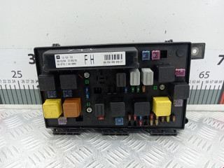 блок предохранителей Opel Astra H 2004, 1.7 л., МКПП, универсал, 13191131