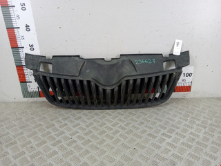 решетка радиатора Skoda Fabia 2 поколение (5J) 2008, 5J0853668