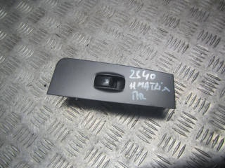 кнопка стеклоподъемника Hyundai Matrix 1 поколение 2004, 1.6 л., МКПП, хетчбэк 5 дв.