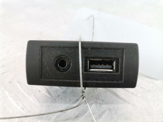разъем AUX / USB Mercedes-Benz Sprinter 2 поколение [рестайлинг] (W906) 2014, 2.1 л., МКПП, микроавтобус