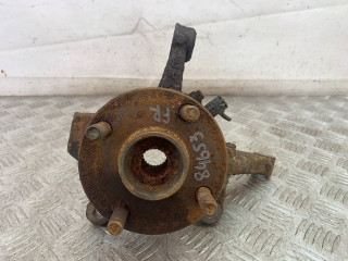 кулак поворотный правый Toyota Yaris P1 2000, 1.0 л., бензин, МКПП, хетчбэк 5 дв.