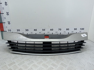решетка радиатора Renault Laguna 2 поколение 2001, 1.8 л., МКПП, хетчбэк 5 дв., 8200012581B