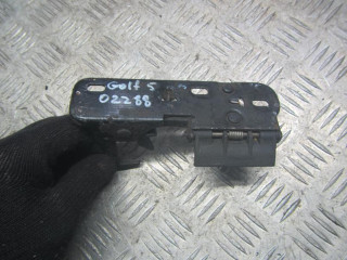 замок капота Volkswagen Golf 4 поколение 2004, 1.6 л., МКПП, хетчбэк 5 дв., 1K0823480